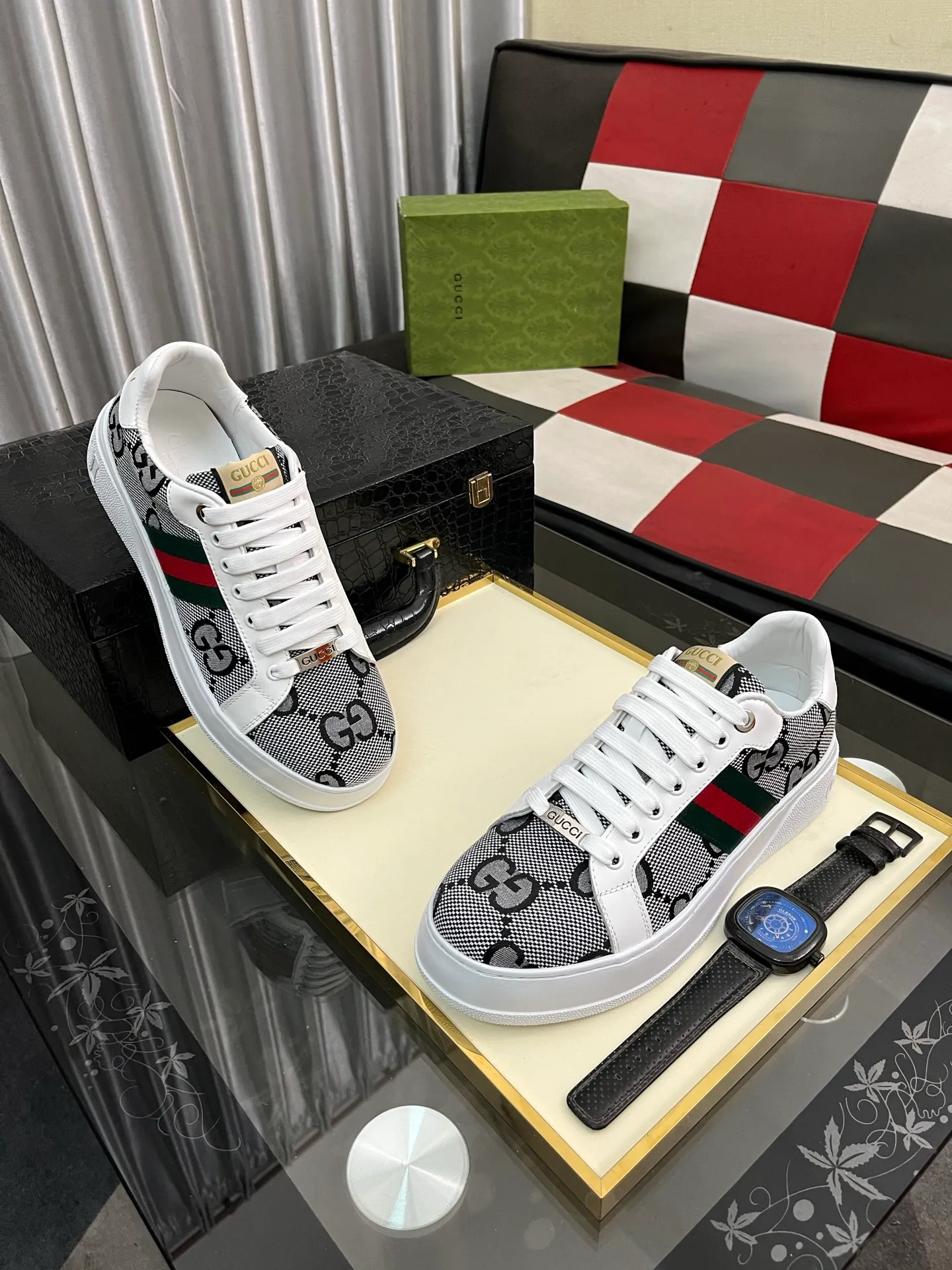 Men's Men's Shoes 💰420⌚️⌚️《Gucci*》The latest hot style casual shoes, top brand [seduce] luxury~purchase, top~quality. [Strong] The upper is made of imported breathable cowhide with material ➕ breathable sheepskin feet (•) and fine workmanship. The original stylish and stylish soft rubber wear-resistant outsole is light and comfortable on the foot. The real thing looks better when photographed in real life. 305: code: 38-44, 3️⃣ colors available